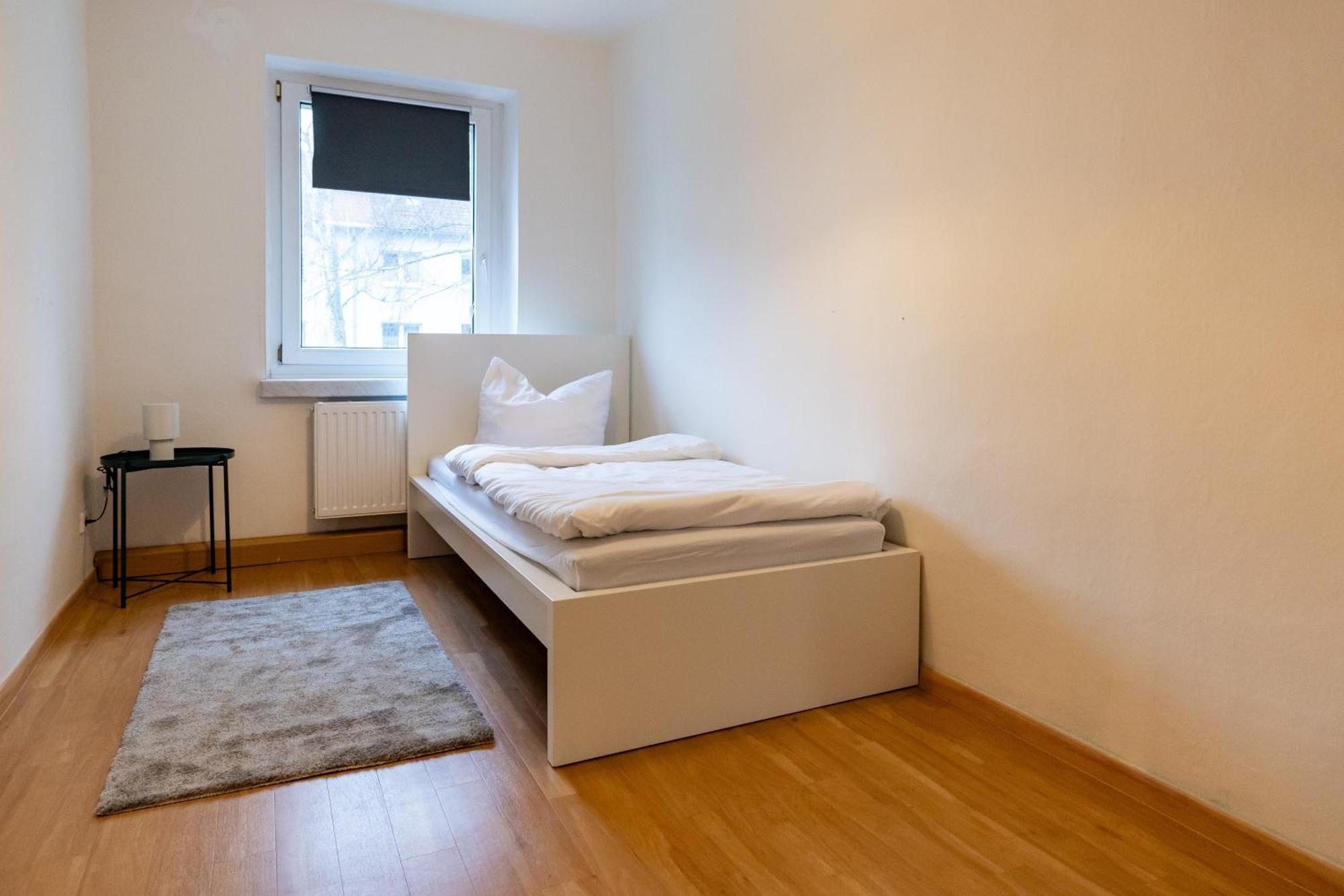 Moderne 4 Zimmer Wohnung Vollausgestattet Und Moebliert Halle  Exterior foto